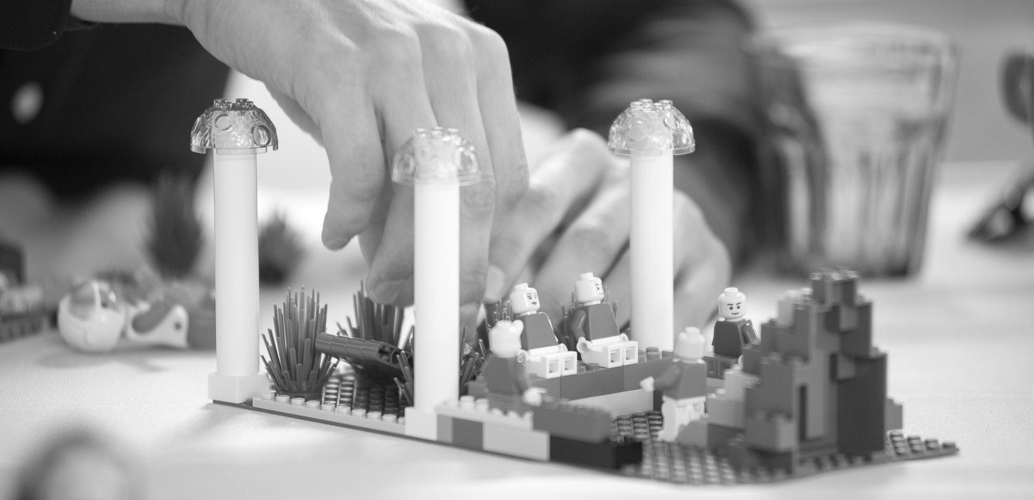 een model bouwen tijdens een workshop met de Lego Serious Play methode 